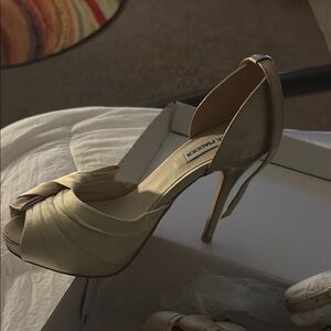 Steve Madden Cream Peep-Toe Heels